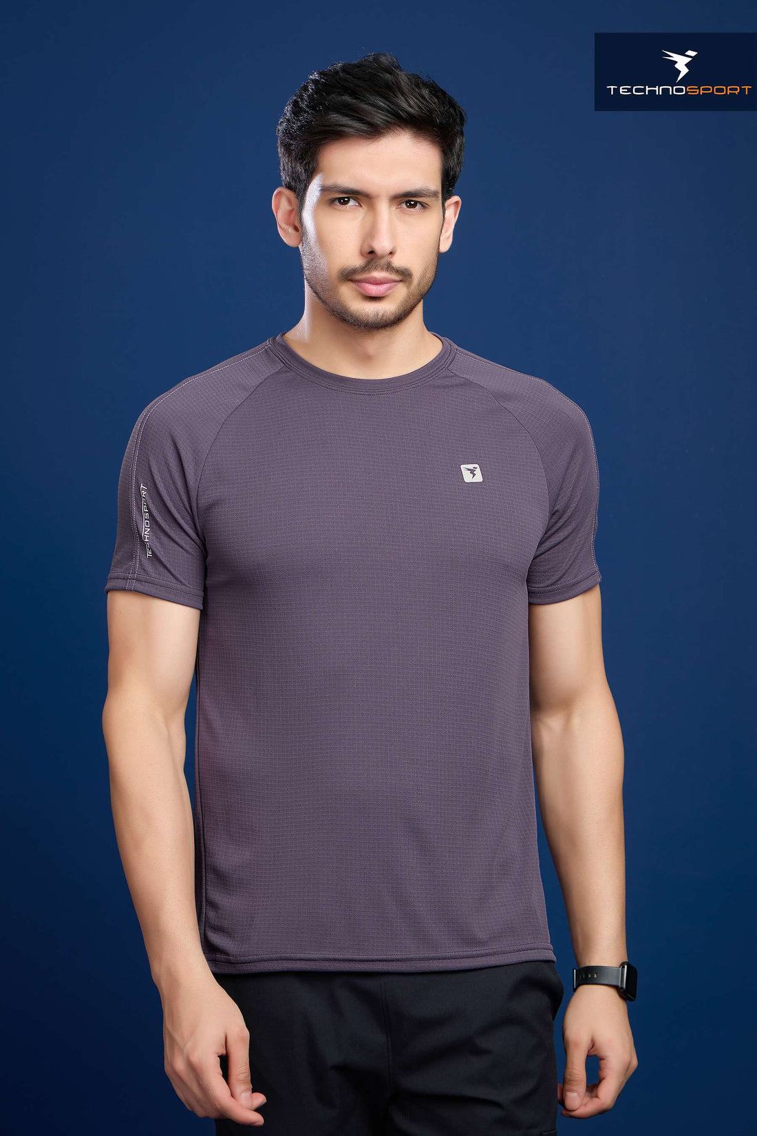 P884 MEN SOLID CREW NECK HALF SLLEVE | GRAPE VINE